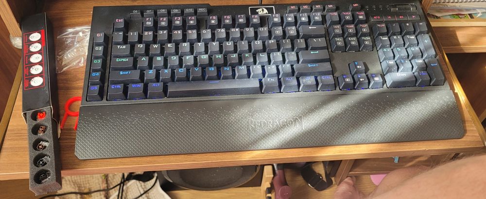 Vând tastatura redragon brahma pro ( k586rgb-pro)