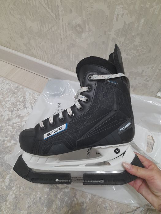 Коньки чёрные мужские