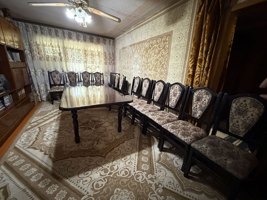 Стол со стульями
