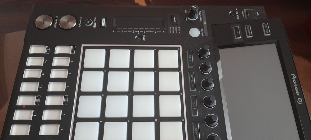 Pioneer Djs1000 Sampler ( nu Roland, Korg, yamaha )