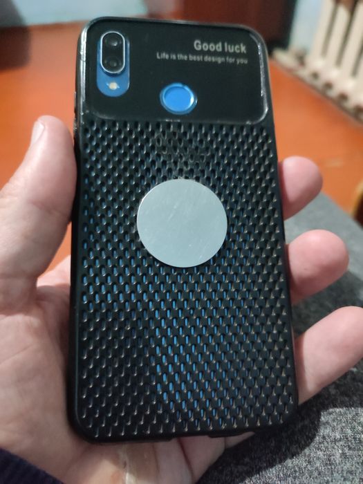 МощныйHuaweiP20Lite64gb