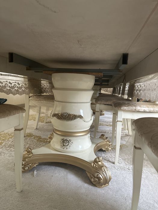 Стол стулья сервант кровать