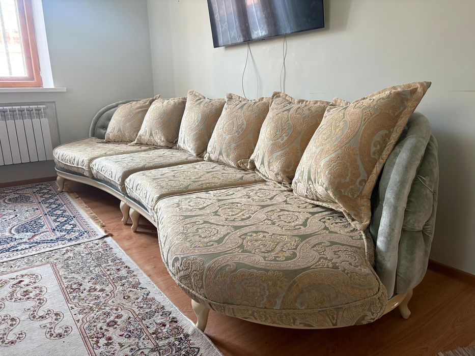 Продаю диван в хороший состоянии