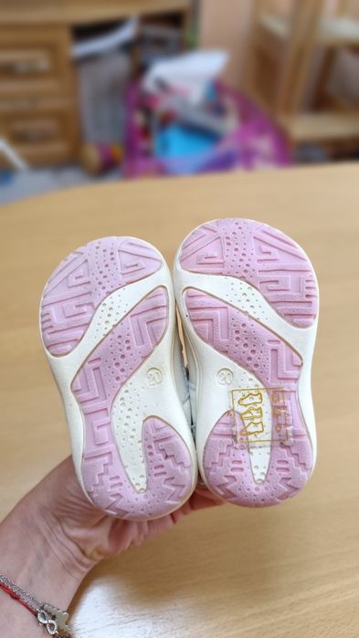 Нови обувки, ествена кожа за момиче