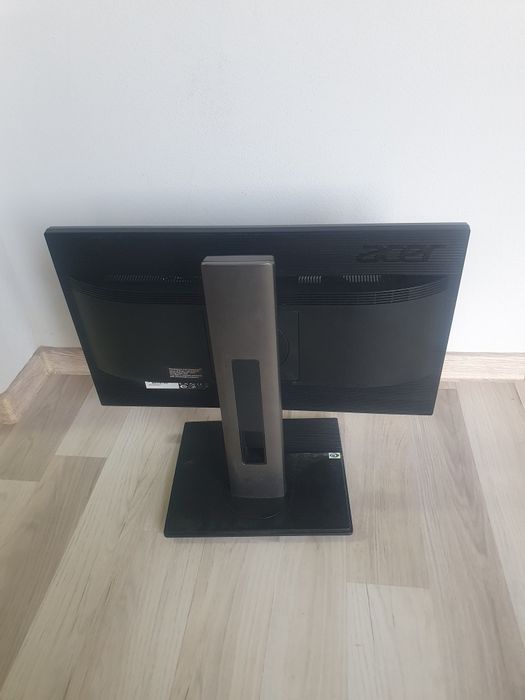 PC Gaming + Monitor Acer 24" + Tastatură + mouse + Cabluri | GTX 730 | Gata de utilizare