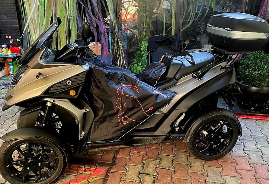 Maxi scuter Qooder quadro , piaggio mp3, yamaha tricity , categoria B