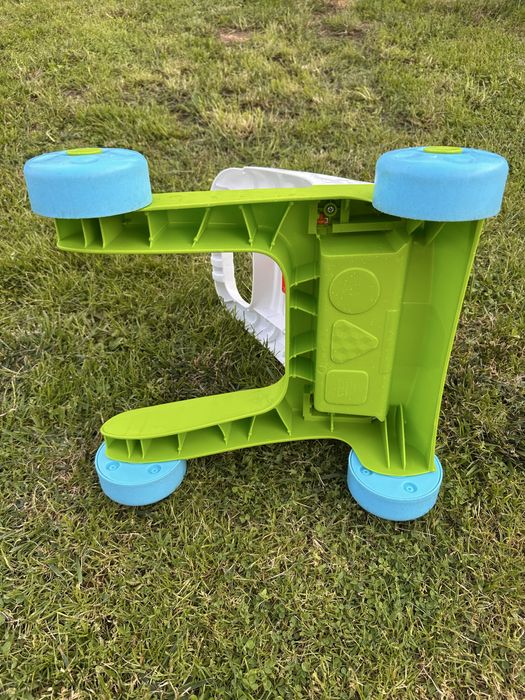 Проходилка за бутане Fisher Price