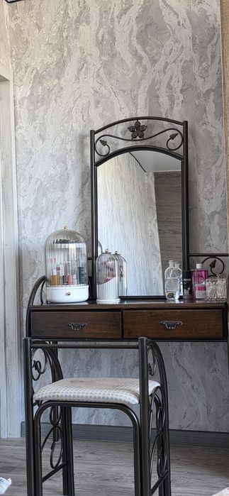 Продаю туалетный столик