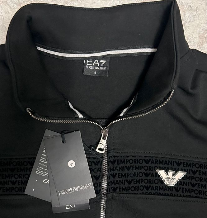 Vând compleu nou de bărbați Emporio Armani