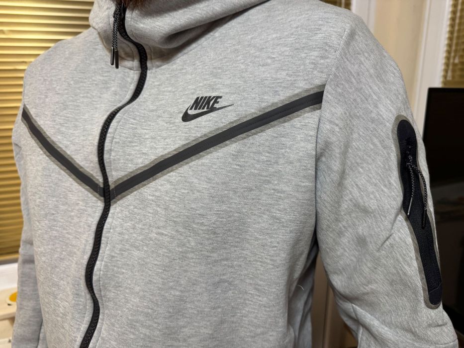 Оригинален Nike Tech Fleece L