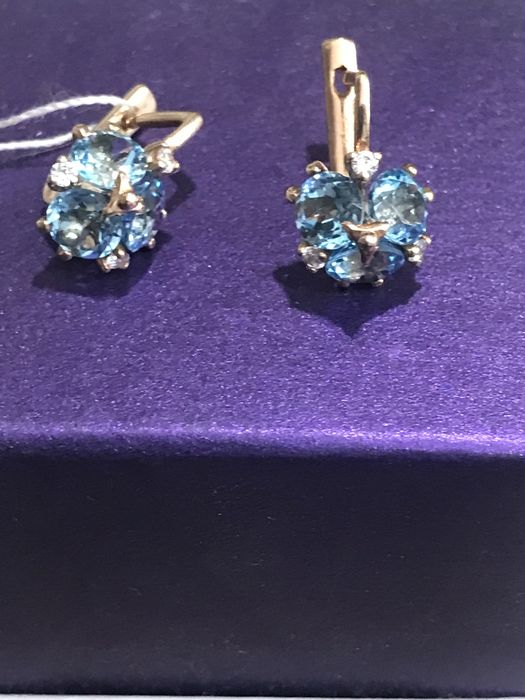 Золотые серьги с топазом .