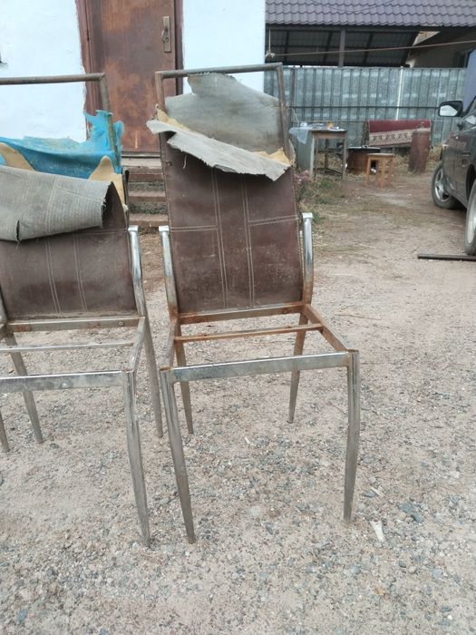 Продам стулья под реставрацию.