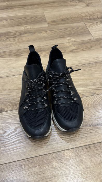 Продам обувь для девочки