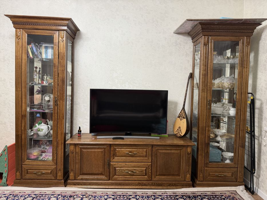 Продоеться стенка и диван