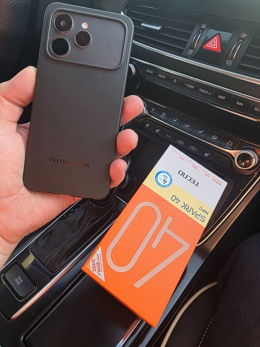 Звонит Tecno spark 40 256gb
