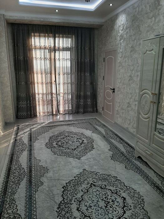 Arenda! 2 xonali. Qo'yliq Xonobod Avenueda.4 metro bekar.  Hamma sharo