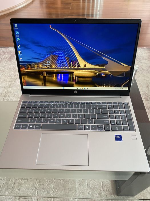 Laptop intel core ultra 5 125h, până la 4,5 ghz