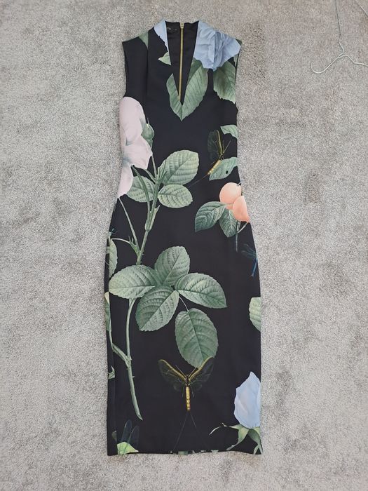 Ted Baker, Sisley рокли