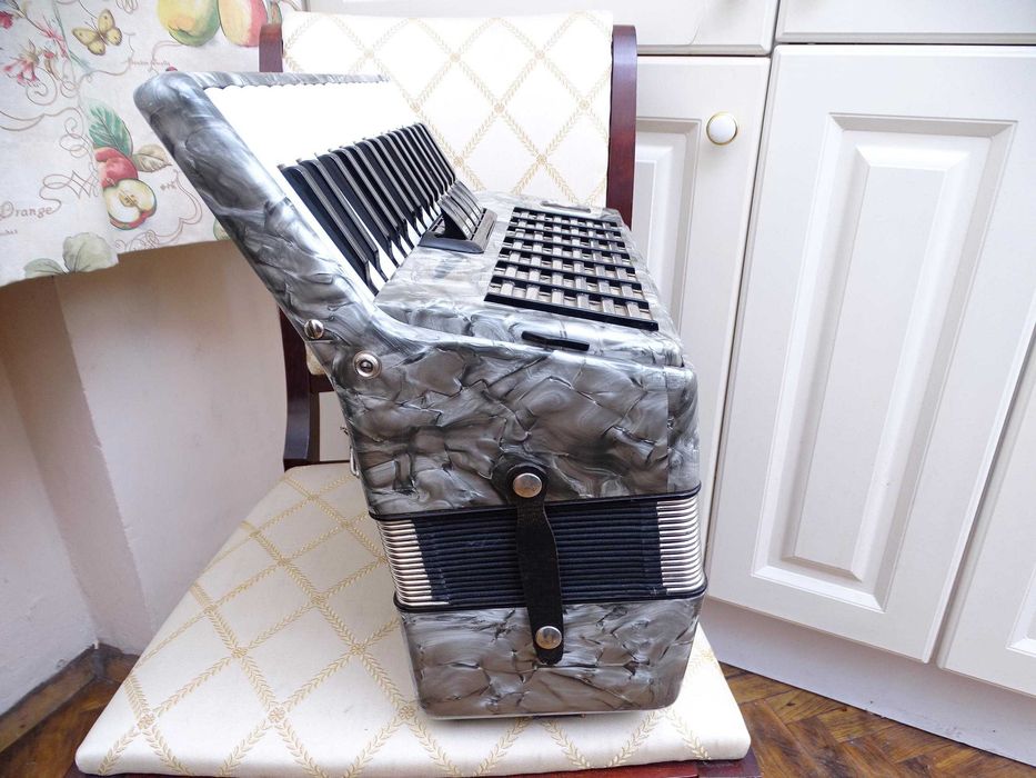 Акордеон Велтмайстер Стела 60 баса