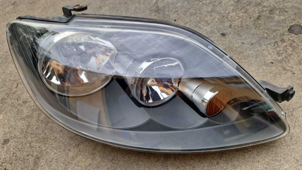 Far dreapta VW Golf 5 plus cod 5M1 941 006 B