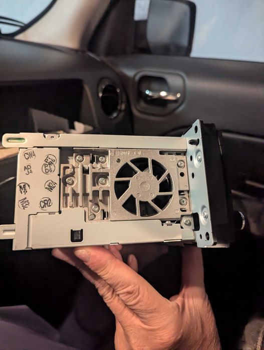 UConnect 430 мултимедия със сензорен дисплей, радио за Jeep Compass, Patriot, Dodge Caliber, Ram, Chrysler и други 2011 г
