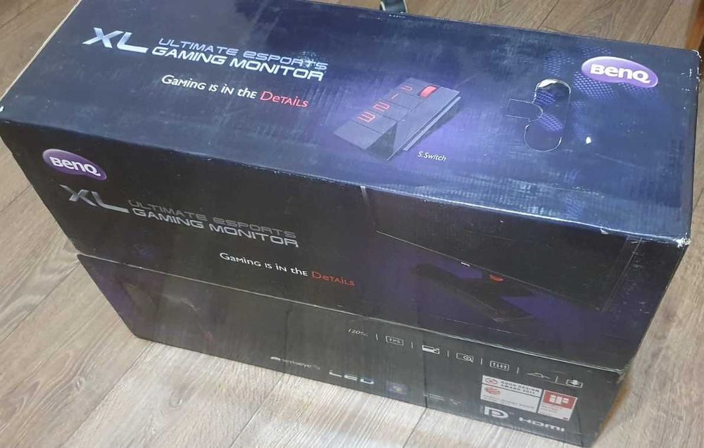 •	Монитор BENQ XL2420T 120Hz в упаковке.