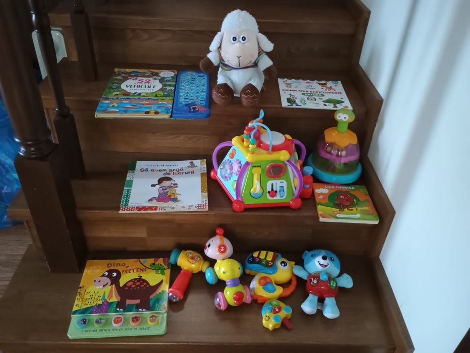 Vând set jucării și cărți copii