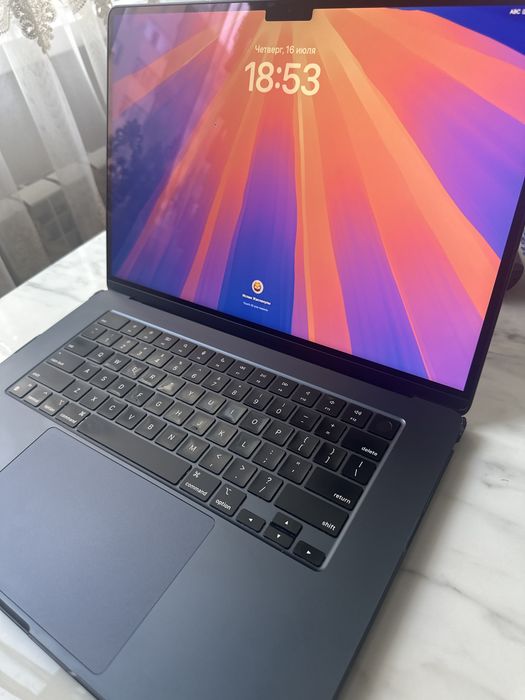 Macbook M2 8/256