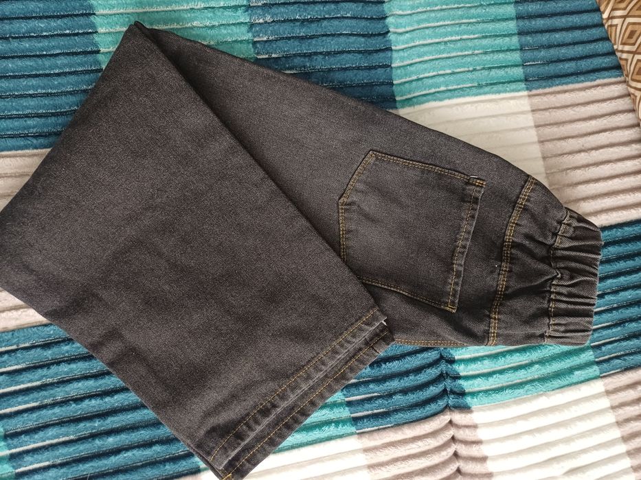 Продам джинсы детские