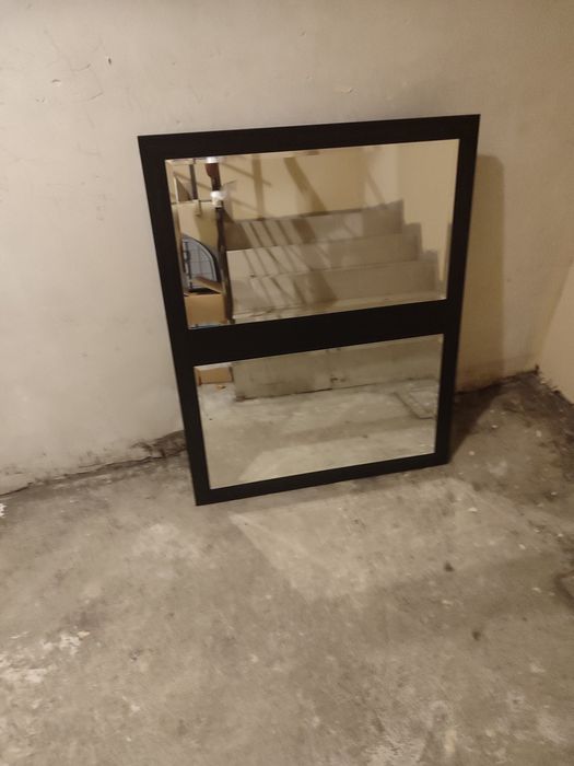 Офисен шкаф със стъклени врати и огледало