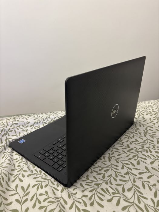 Vând Laptop Dell Inspiron 3580 - ideal pentru elevi/studenți