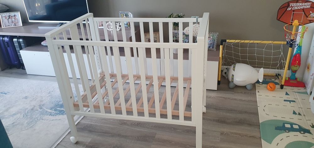 Patut din lemn 70×130cm cu saltea de aloe vera inclusa - Anne Bebe