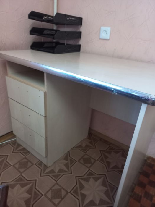 Продам письменный стол