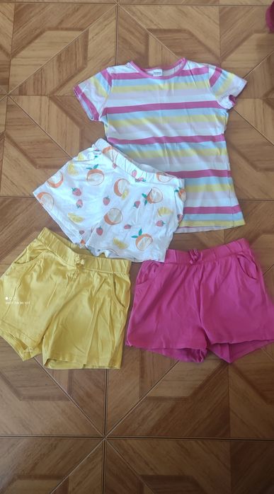 Къси панталонки и тениски 8-9 год