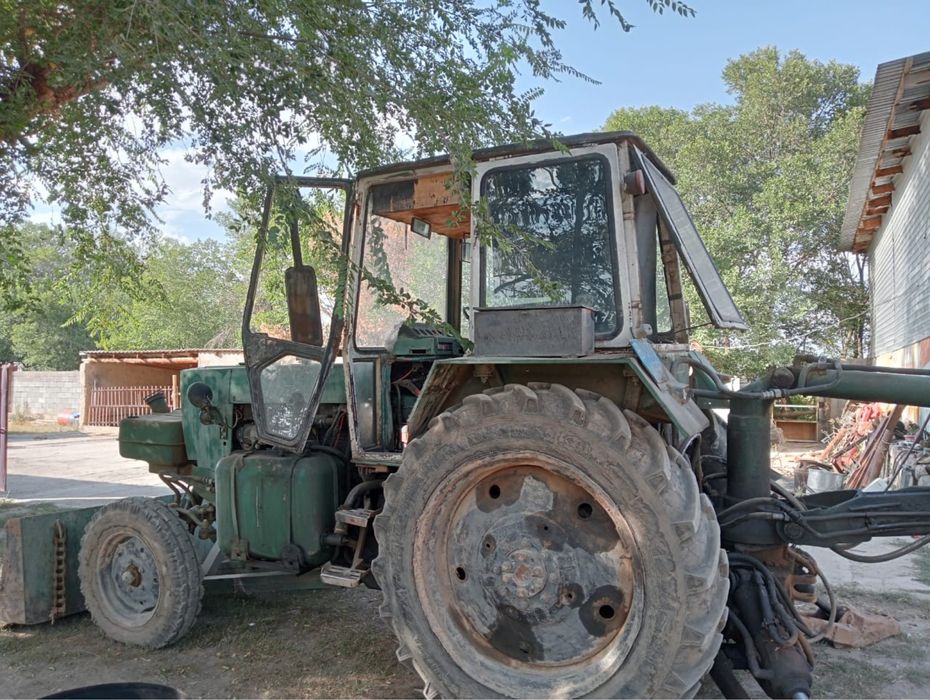 Трактор ЮМЗ экскаватор