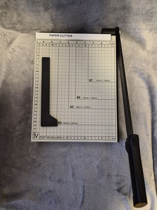 Ghilotină / Cutter pentru hârtie A4 – Paper Cutter