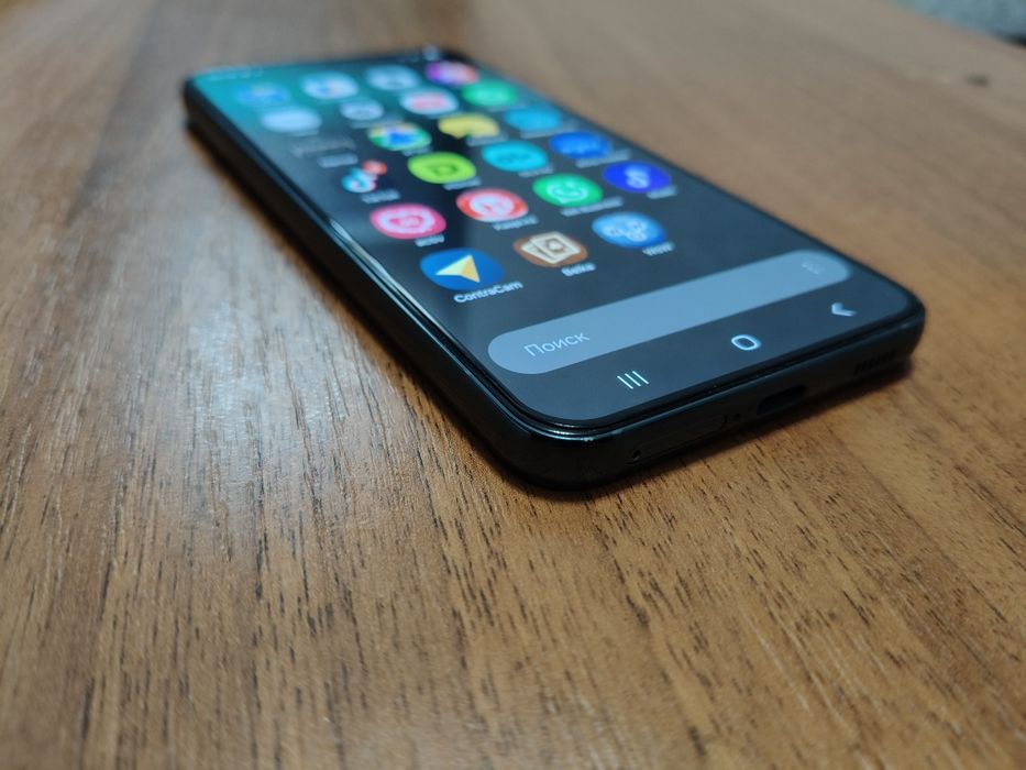 Самсунг S22   в идеале мощный смартфон