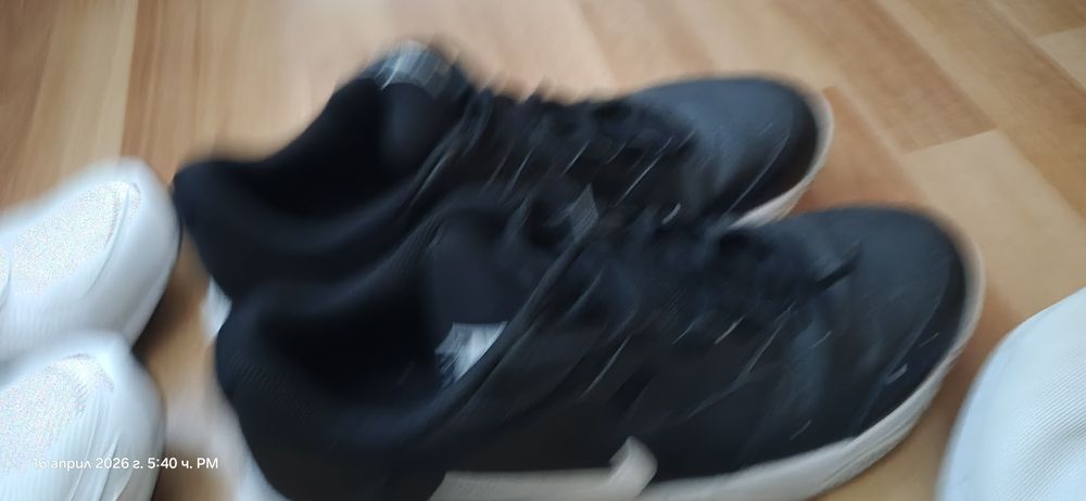 Лот от кецове nike, asics, reebok.