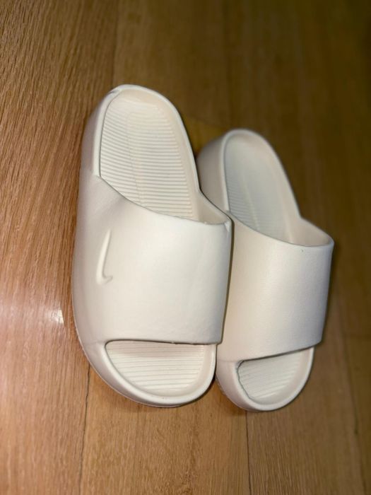 Papuci Nike 36-37 Noi Bej Crem Albi