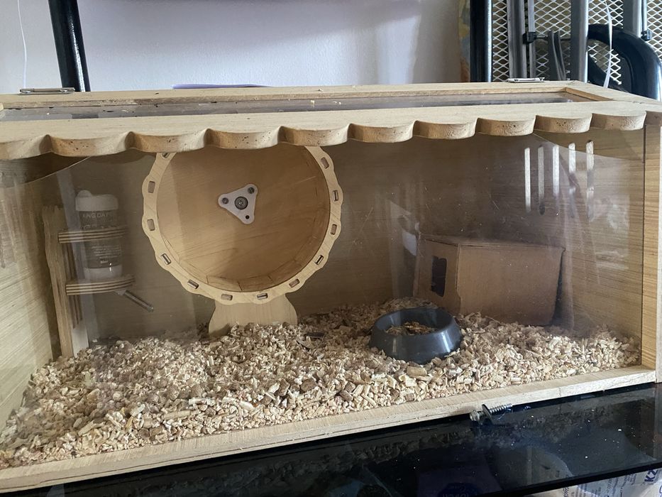 Продам хомячка с клеткой