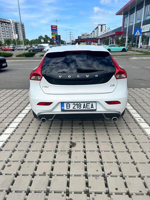 Volvo v40 R-design D2