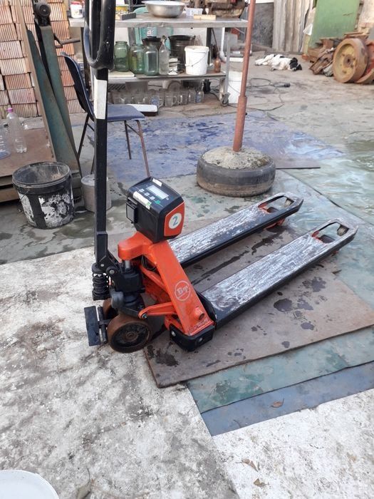 Transpalet,teodolit,suman,usa stejar,sanie,carnatar,cui,far, ax abrict