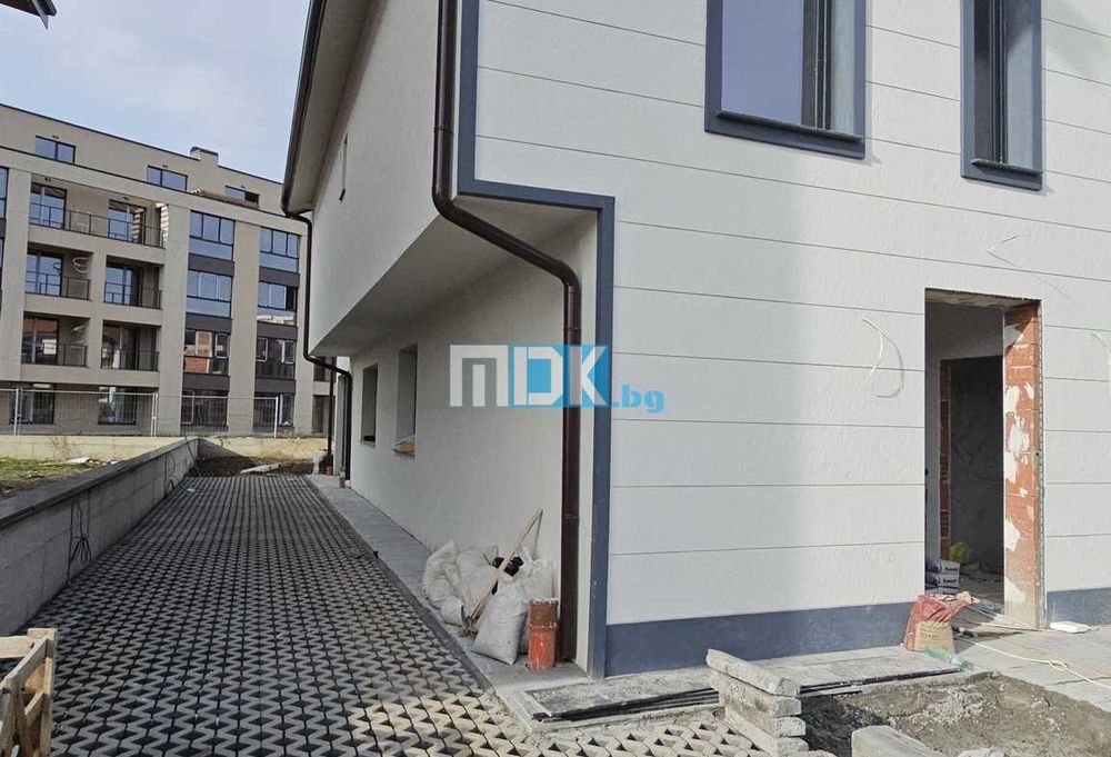 Двуетажна къща с 3 спални