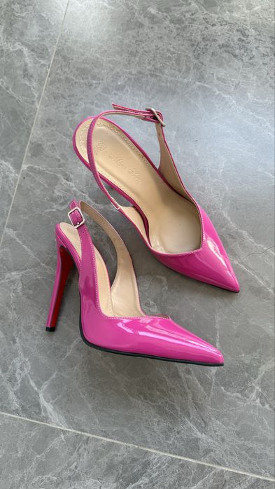 Продам туфли. Новые. Лакированные