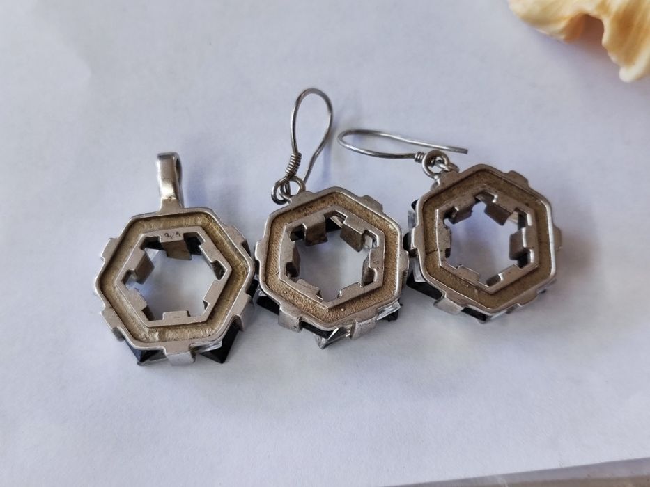 Сребърен комплект обеци и медальон 925