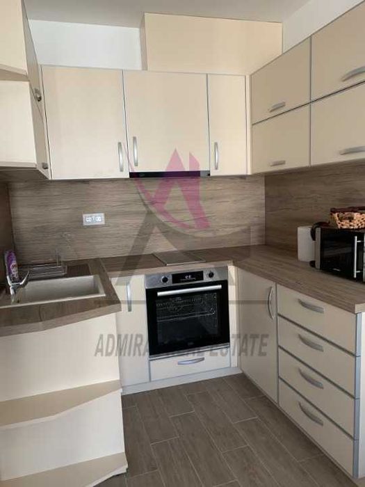 Дава се под наем Двустаен апартамент в к.к. Св.Св. Константин и Елена - 70 кв.м за 800 € - Снимка #2