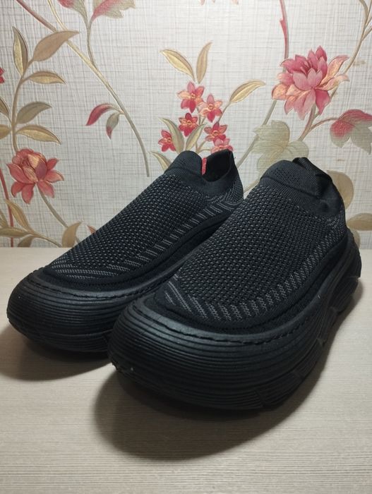 Кроссовки спортивные