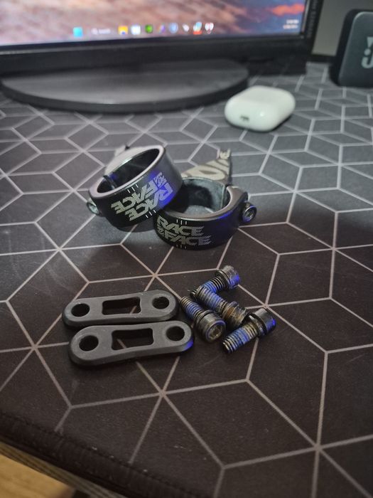 Vand Pipa Downhil RaceFace Atlas