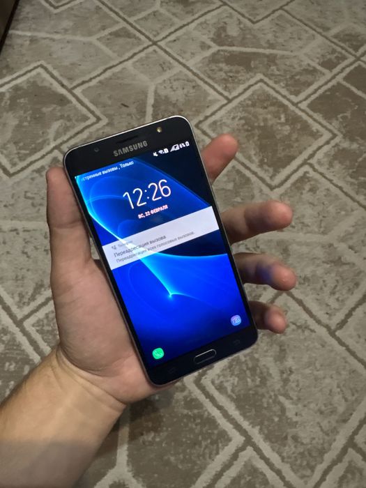 Продам срочно телефон