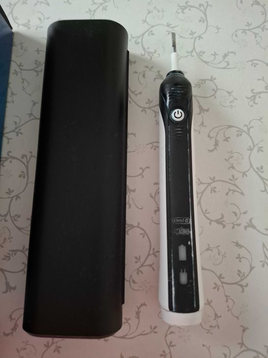 Електрическа четка Oral-b PRO 1
